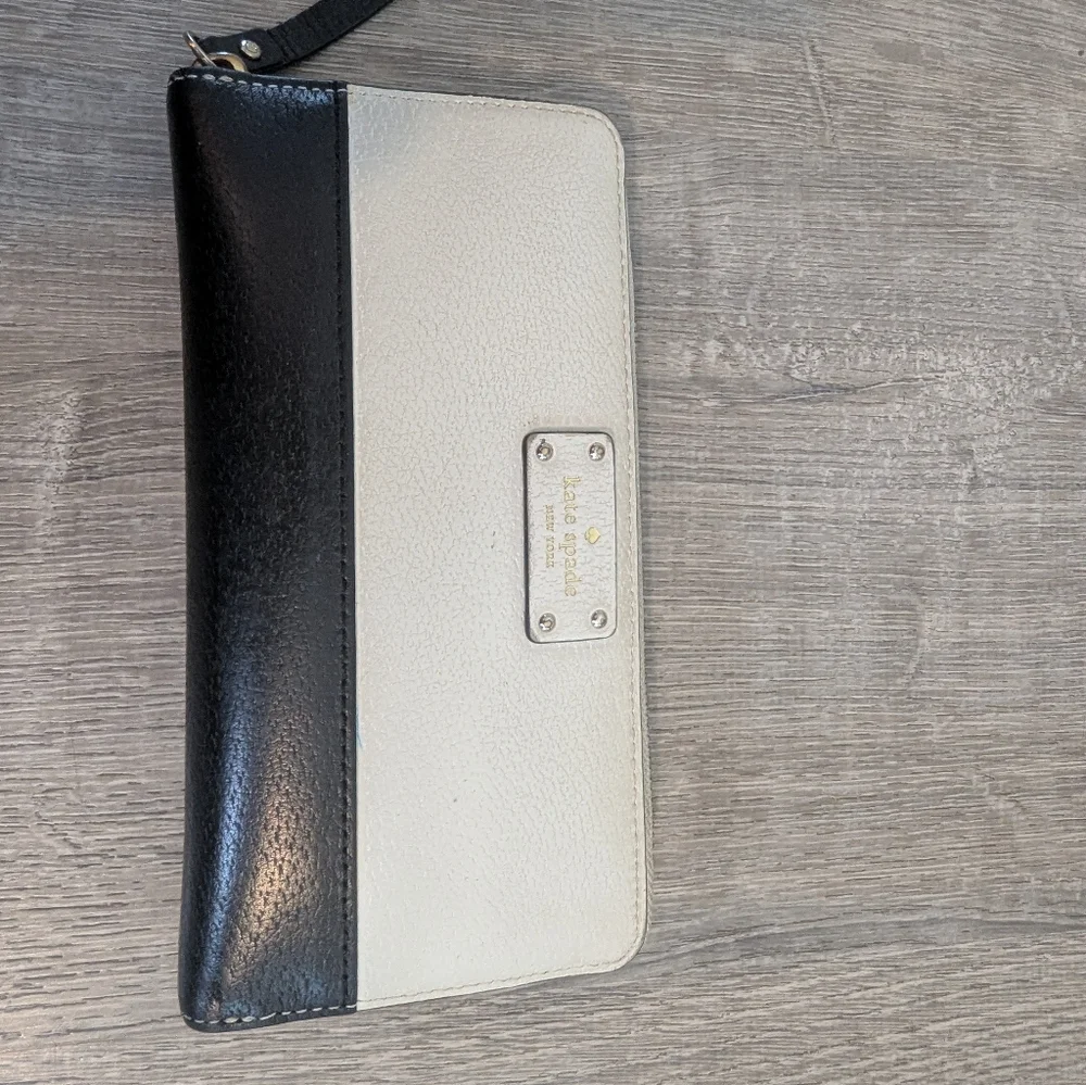 Kate Spade Colorblock Black  Cream Leather Wallet